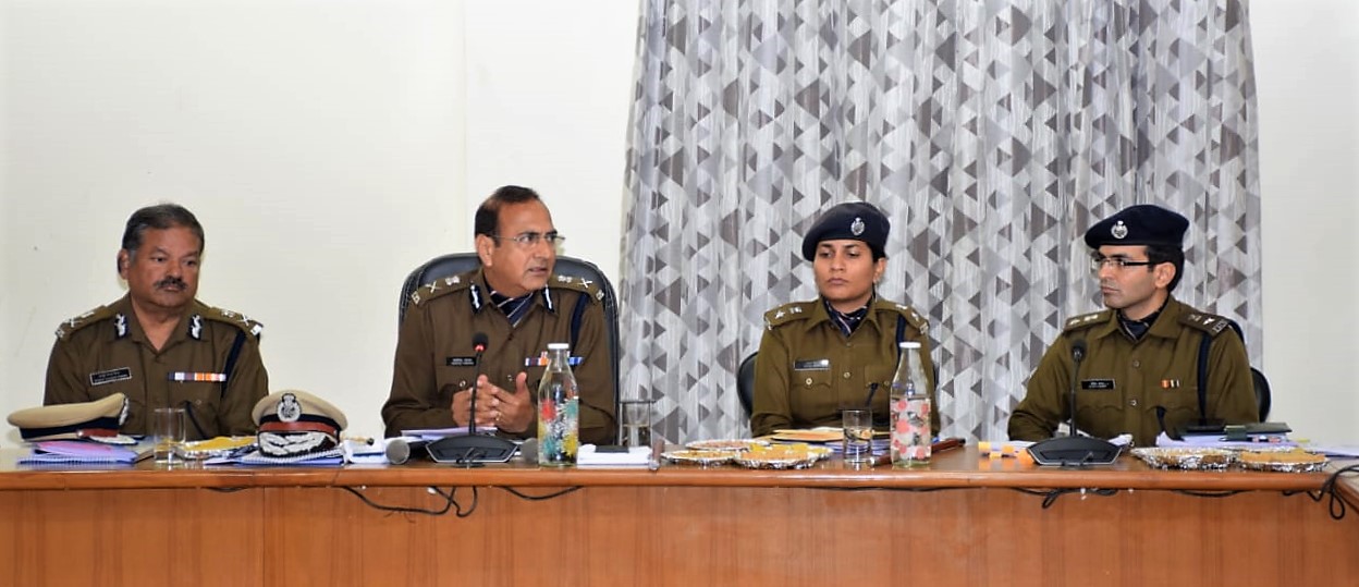 हरियाणा पुलिस महानिदेशक,  मनोज यादव ने आज अंबाला रेंज के पुलिस अधिकारियों के साथ बैठक कर अपराध, कानून एवं व्यवस्था और अन्य संबंधित मुद्दों की समीक्षा की