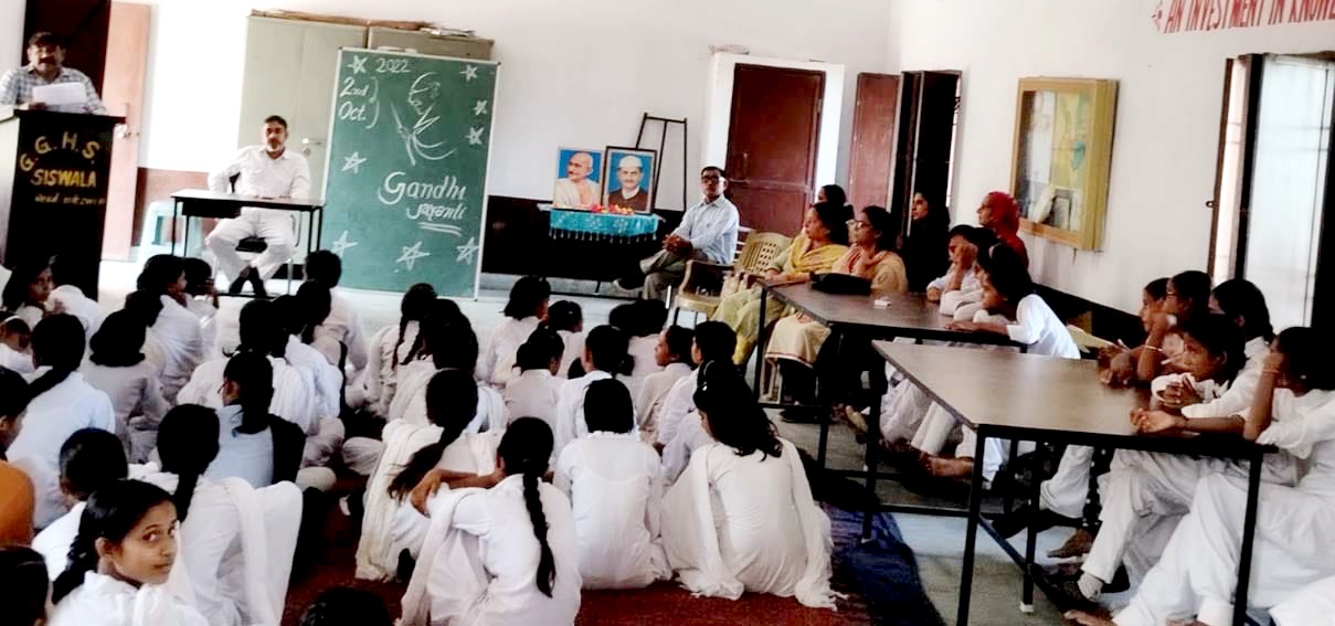 राष्ट्रपिता महात्मा गांधी जयंती पर राजकीय कन्या उच्च विद्यालय सीसवाला में प्रश्रोत्तरी, भाषण, कविता पाठ व रागनी प्रतियोगिता आयोजित