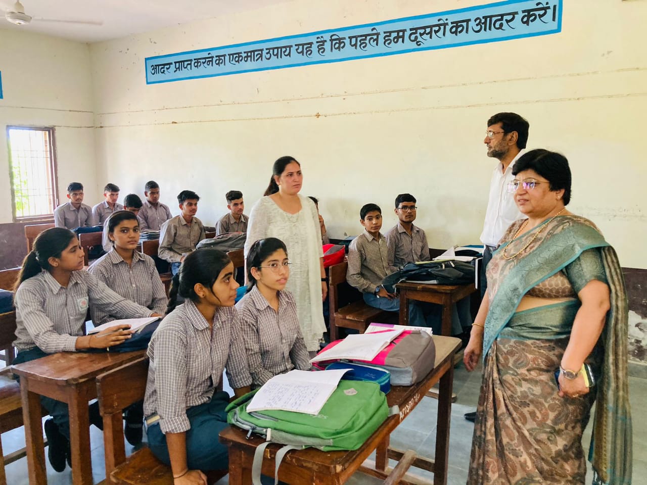 मंडल आयुक्त गीता भारती द्वारा आज राजकीय वरिष्ठ माध्यमिक विद्यालय बहबलपुर, आरोही मॉडल सीनियर सेकेंडरी स्कूल गैबीपुर एवं आरोही मॉडल सीनियर सेकेंडरी स्कूल घिराय का निरीक्षण किया गया।
